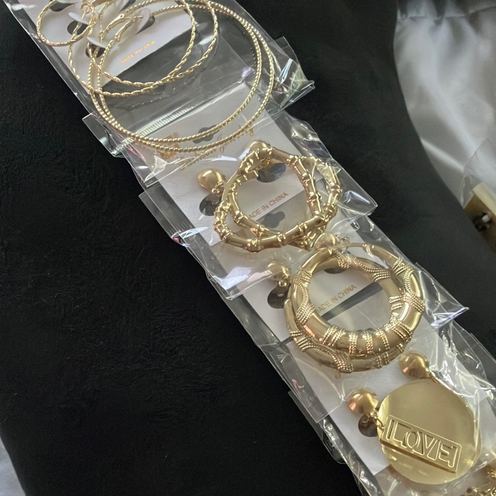 Elegant Gold Hoop Earrings Set